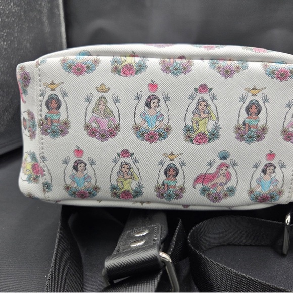 Loungefly Princess Frame Backpack with matching Wallet - Picture 7 of 11